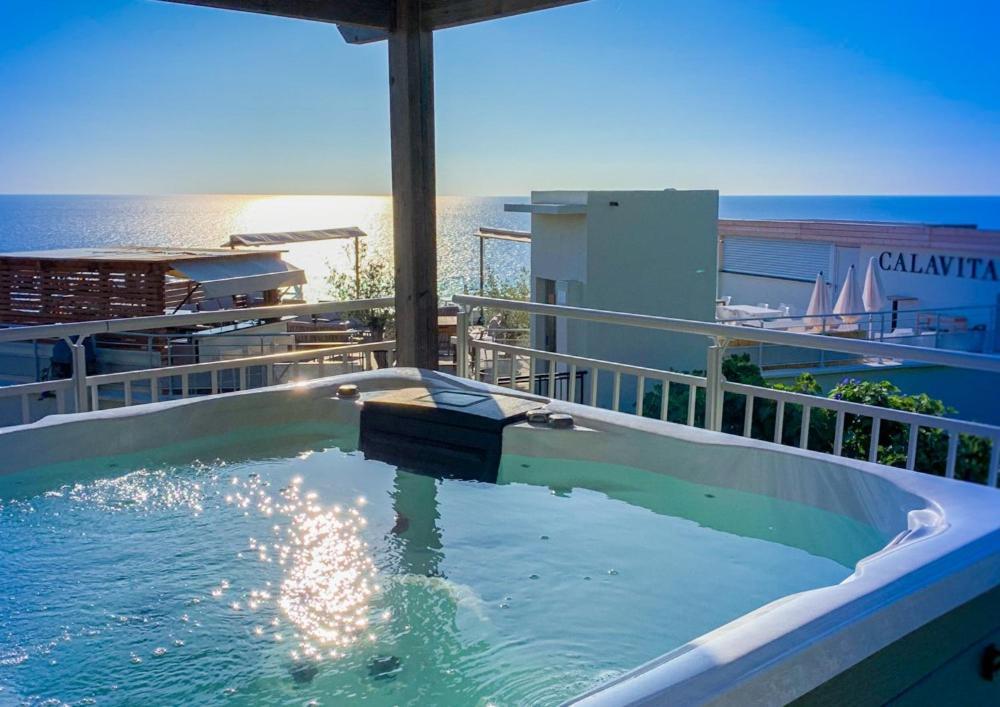 Hotel Calavita Rooftop & Spa San-Martino-di-Lota Экстерьер фото