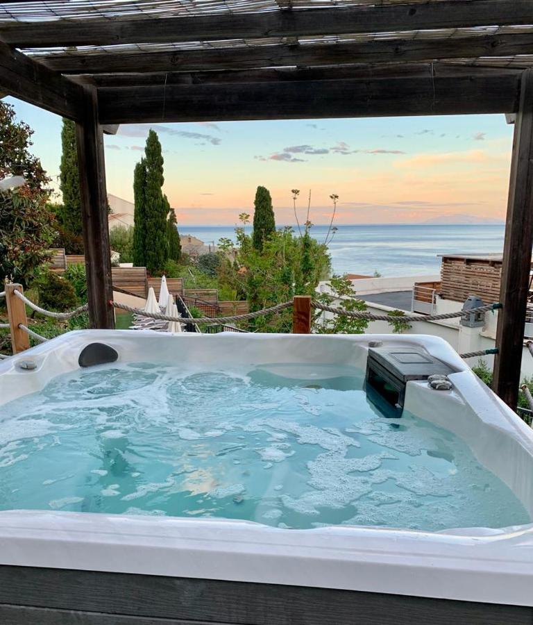 Hotel Calavita Rooftop & Spa San-Martino-di-Lota Экстерьер фото