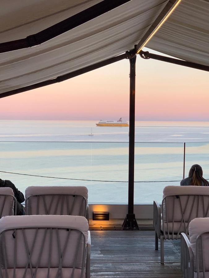 Hotel Calavita Rooftop & Spa San-Martino-di-Lota Экстерьер фото